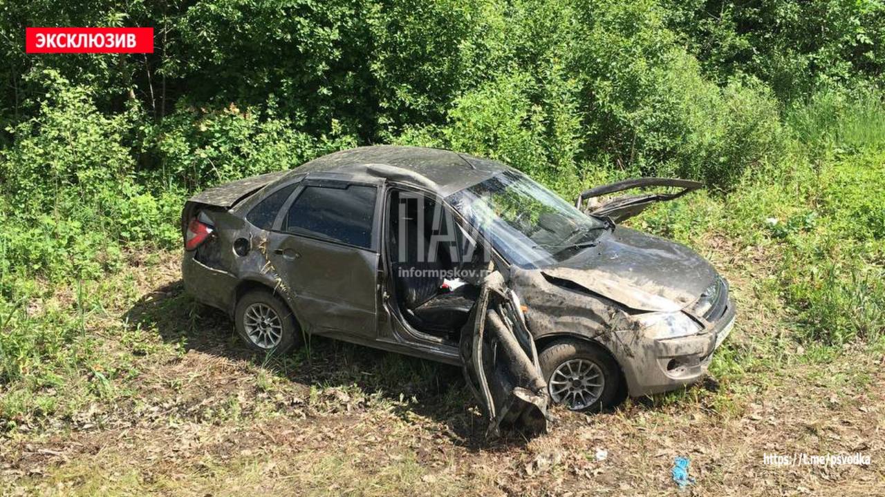 Двое детей и двое взрослых госпитализированы в результате ДТП на трассе