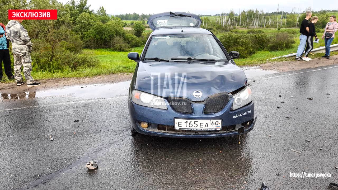 Автомобиль вылетел в кювет на трассе в Великолукском районе