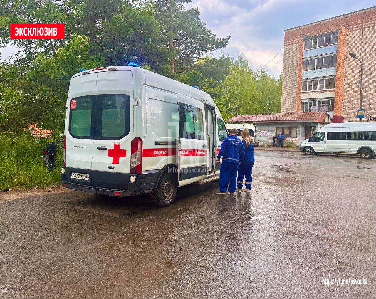 Мотоциклист пострадал в результате столкновения с автомобилем в Великолукском районе