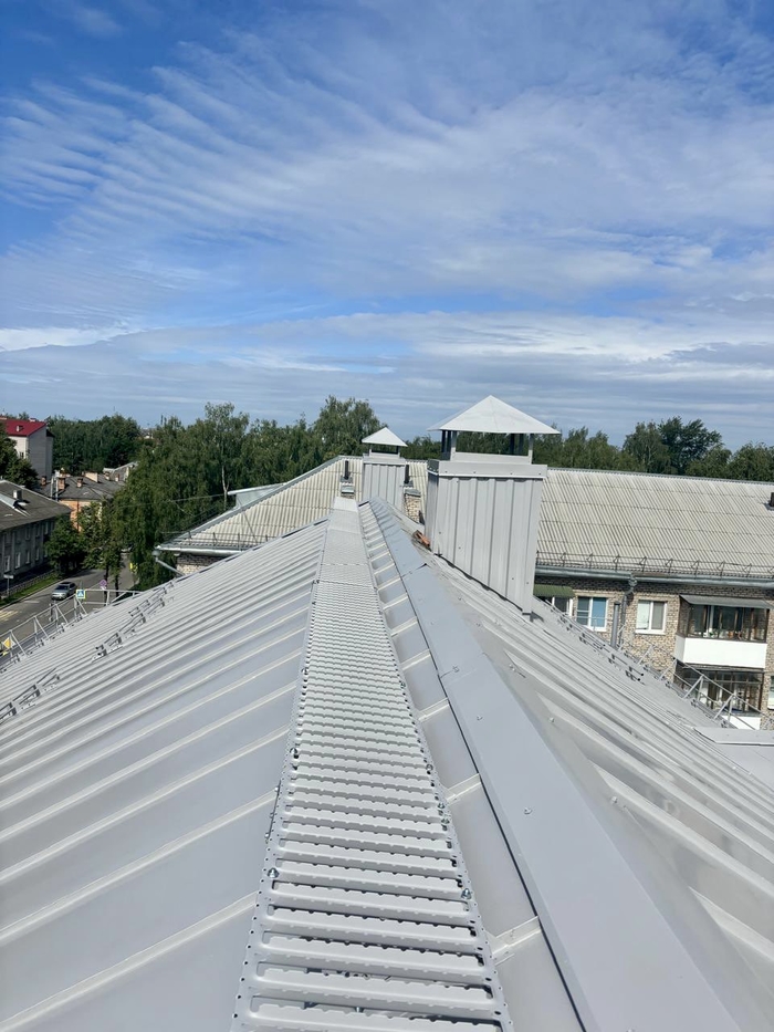 Крышу многоквартирного дома капитально отремонтировали в Пскове
