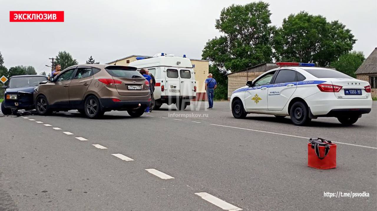 Ребенок и мужчина пострадали в ДТП в Локнянском районе  