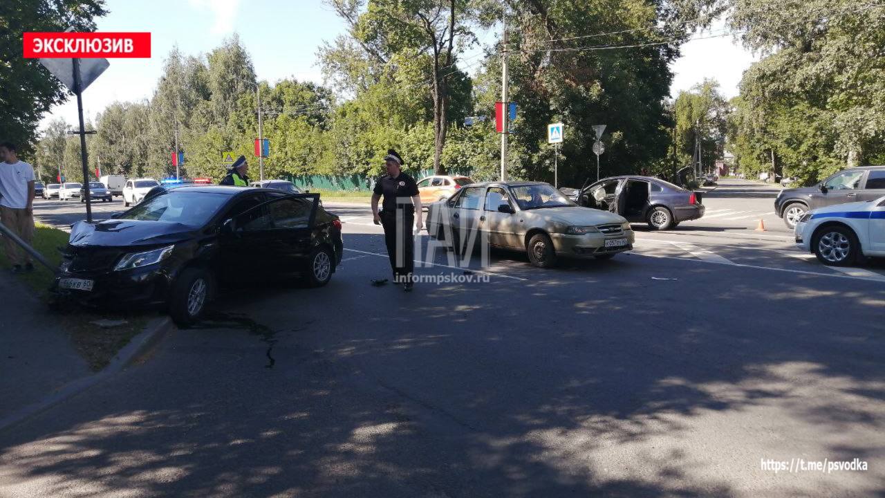 ДТП произошло в Пскове