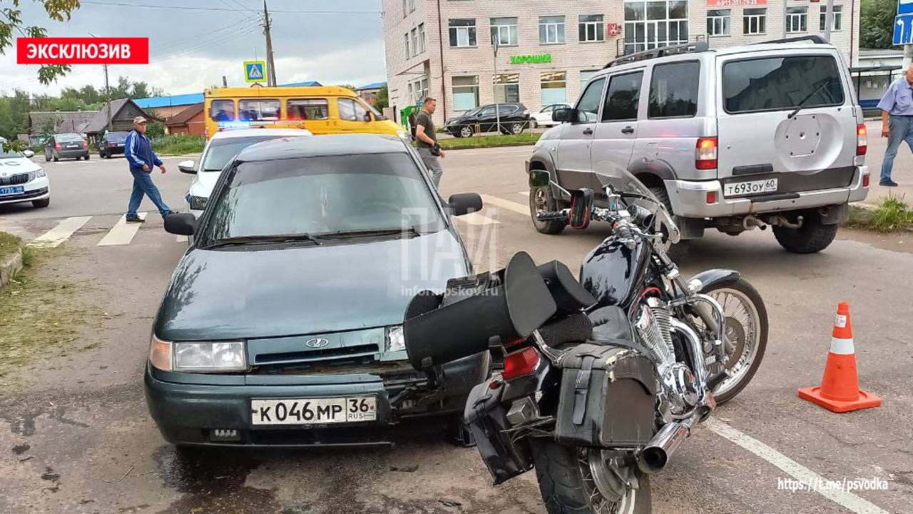 Мотоциклист пострадал при столкновении с автомобилем