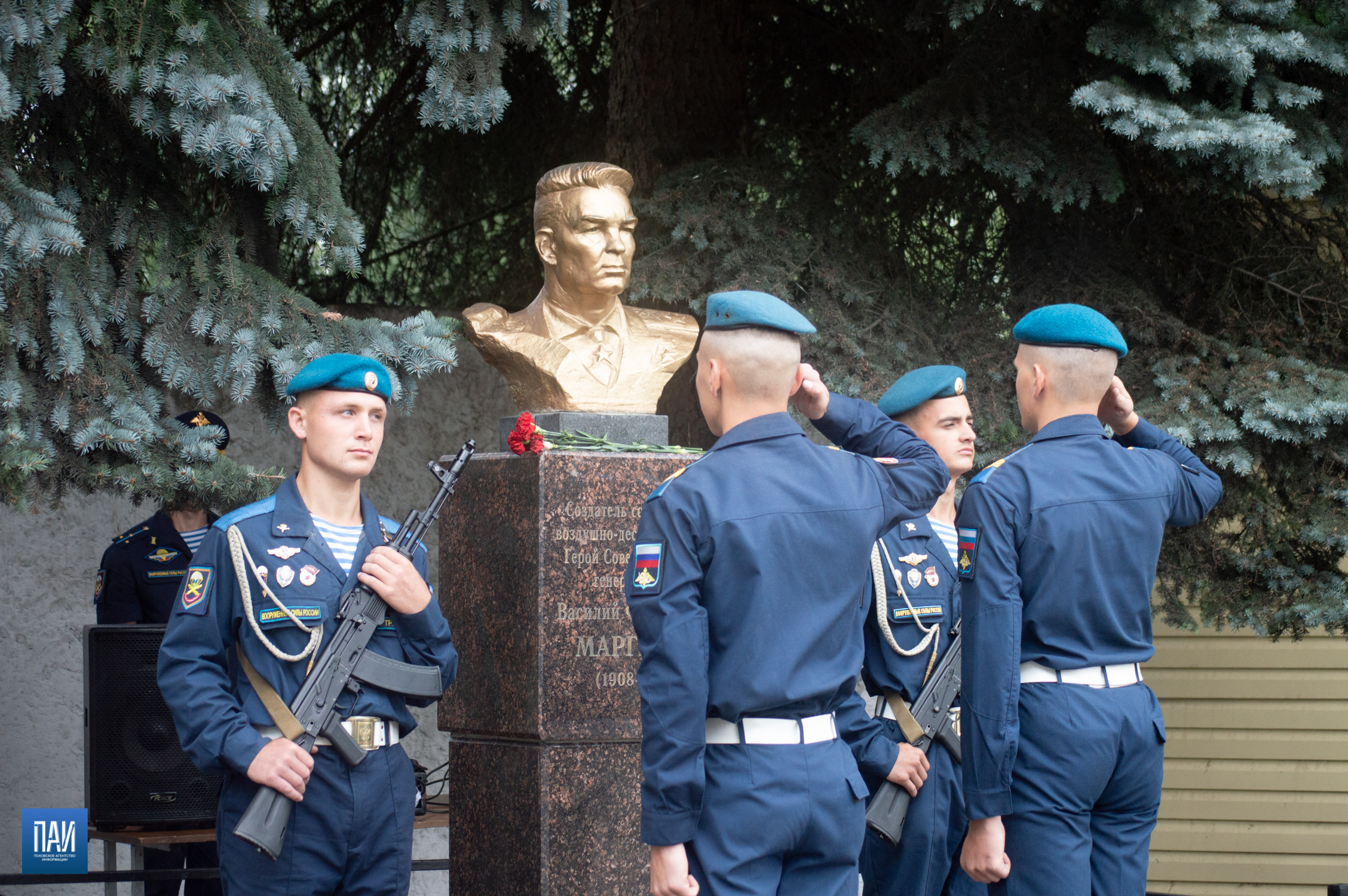 Торжества на плацу 76-й дивизии в День ВДВ