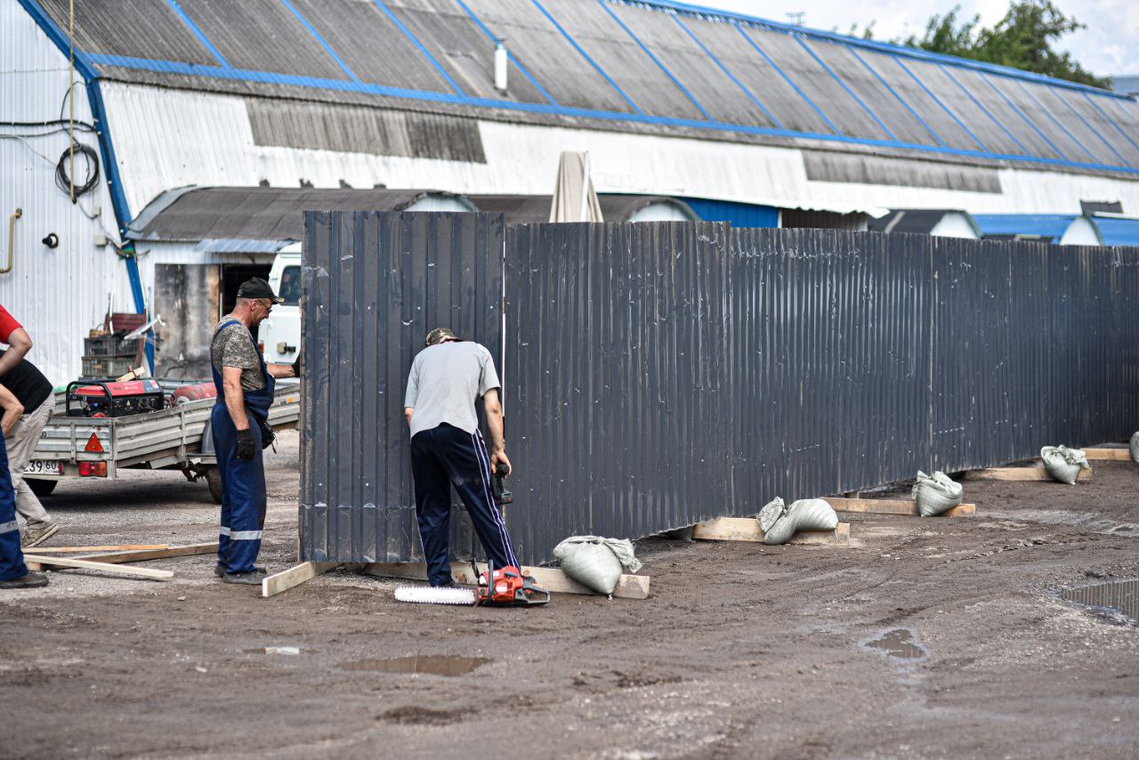 Начало демонтажа ангара на рынке «Фавор»
