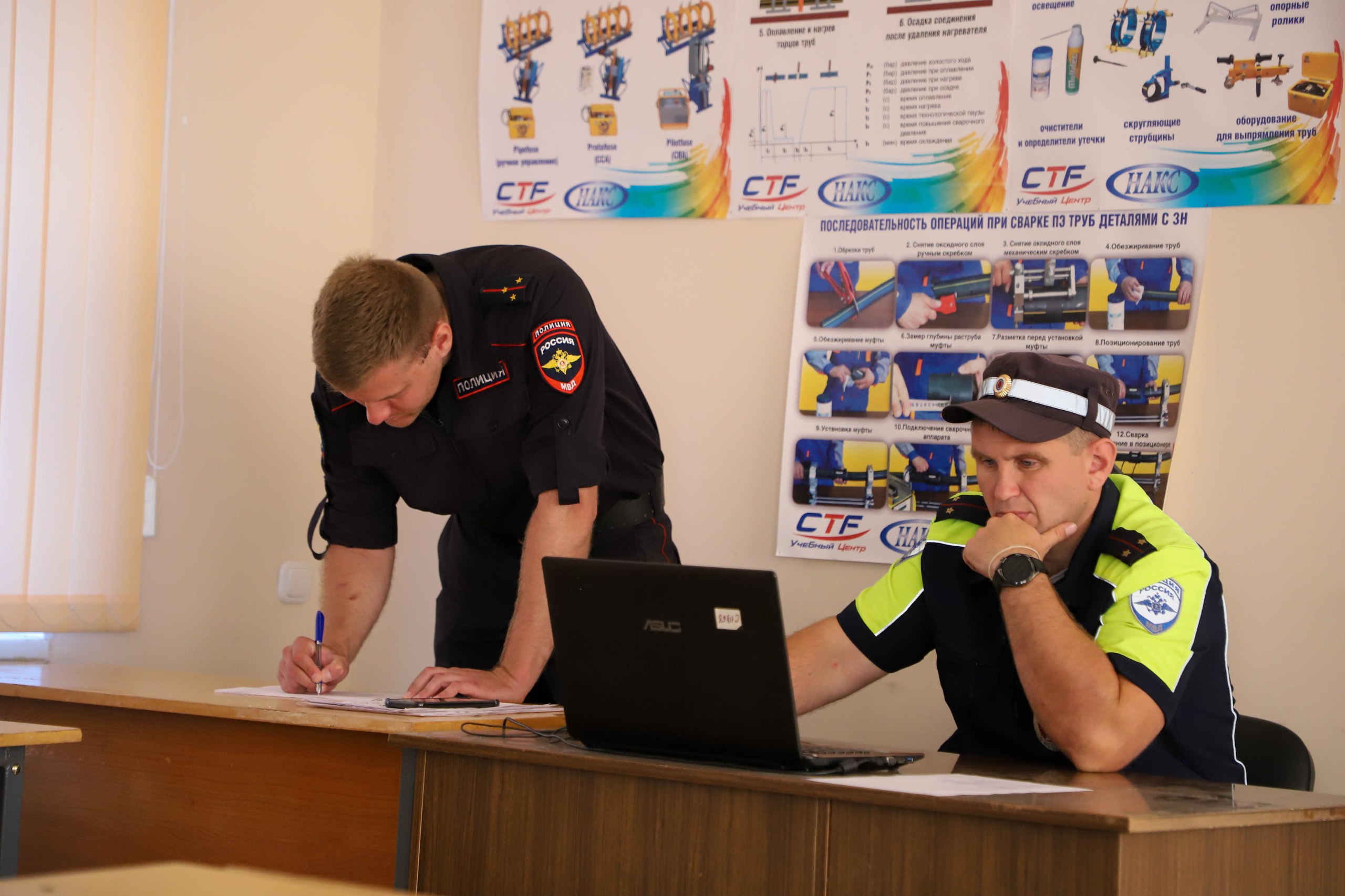 В автомобильном многоборье состязались псковские полицейские