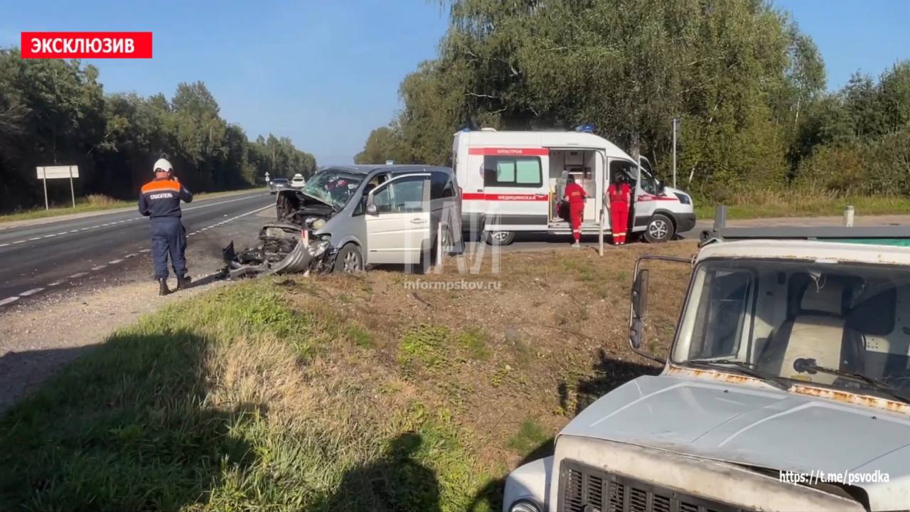 Два человека пострадали в ДТП на трассе в Псковском районе