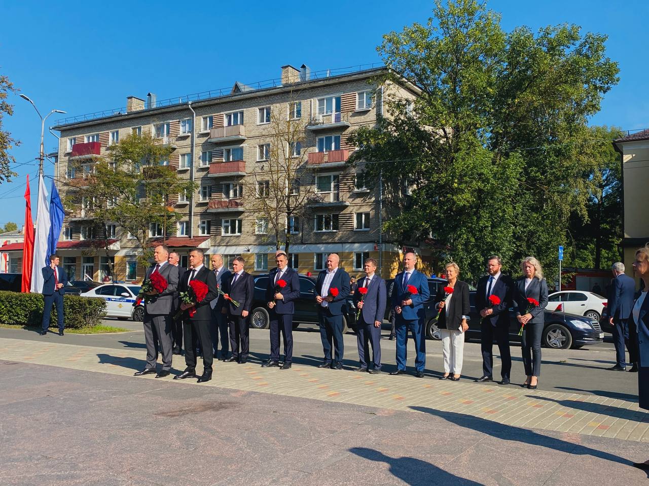 Цветы к Вечному огню в Пскове возложили губернатор Псковской области и премьер-министр Белоруссии