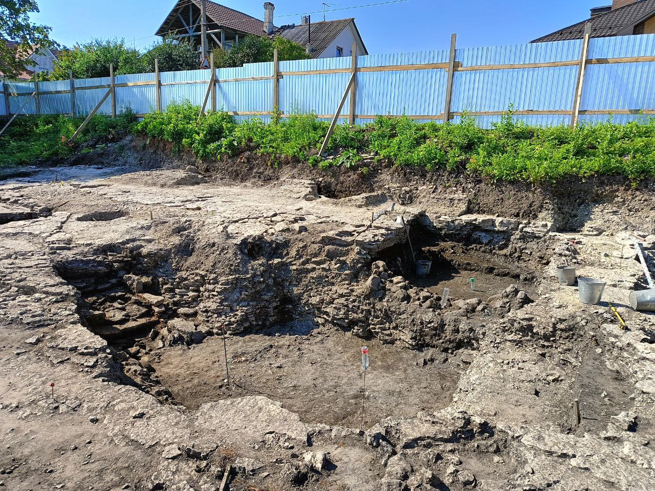 Находки на раскопе на Красноармейской набережной в Пскове