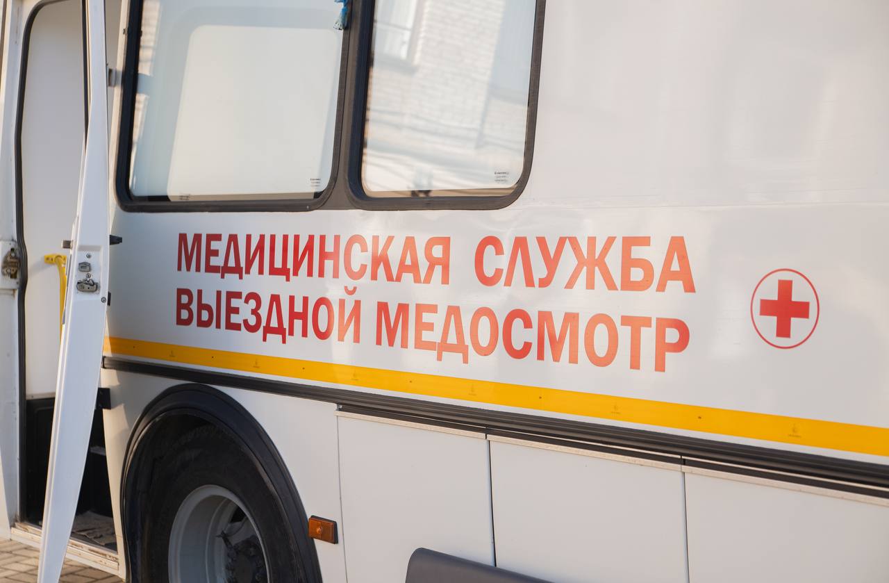 Игорь Сопов и Марина Гаращенко привились от гриппа в передвижном комплексе у избирательного участка
