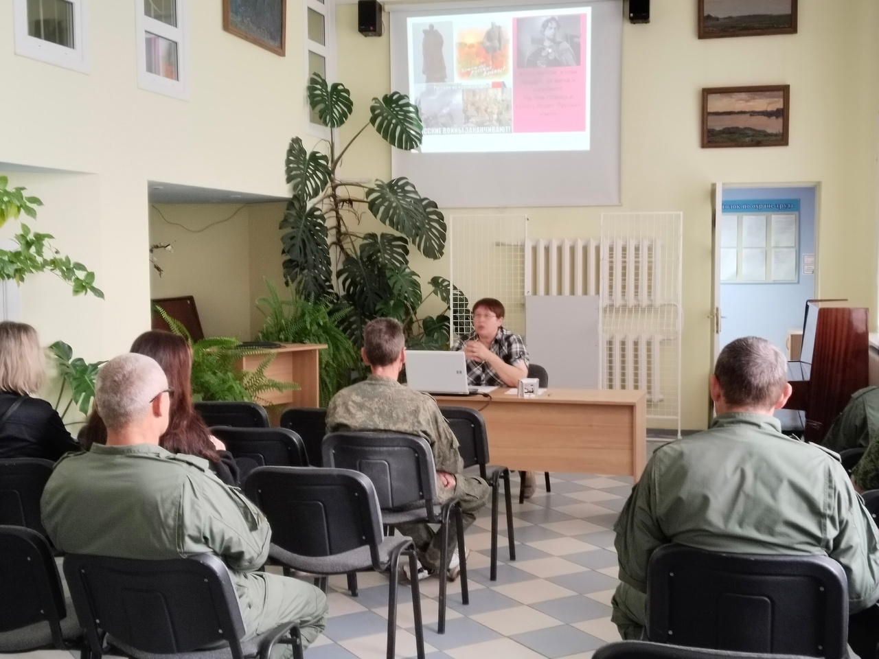 История, борьба с беспилотниками и тушение пожаров: для членов Стругокрасненского филиала «Дружины» провели обучение