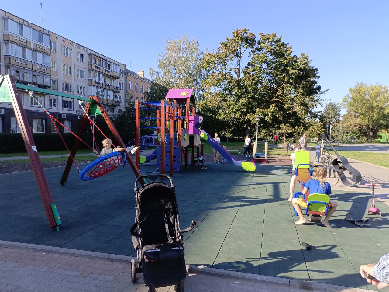 Детскую площадку установили на Четырех углах в Пскове