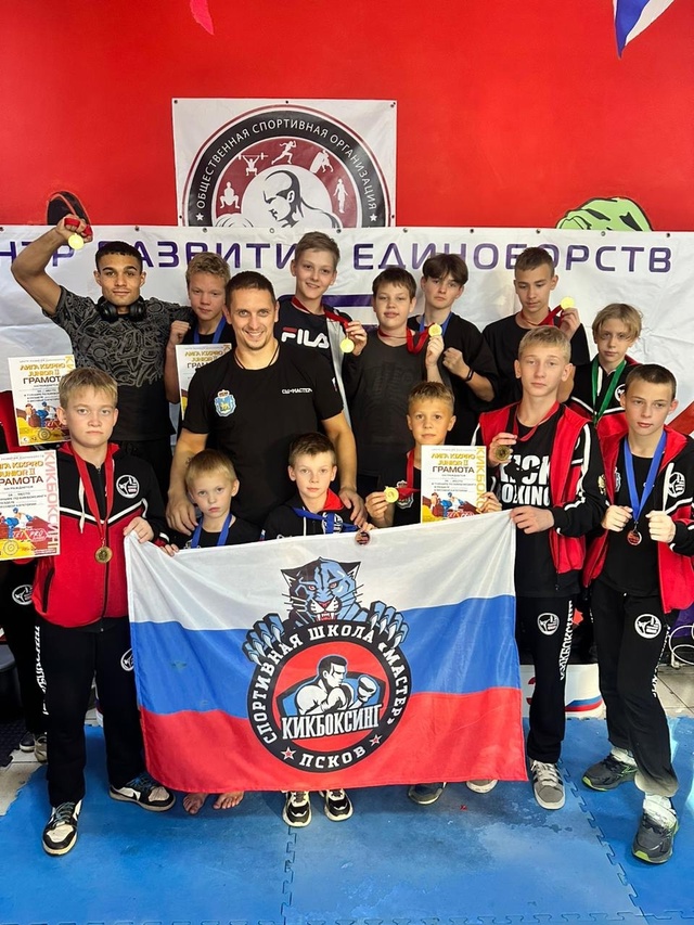 11 псковских кикбоксёров выиграли золото отборочного турнира в Санкт-Петербурге