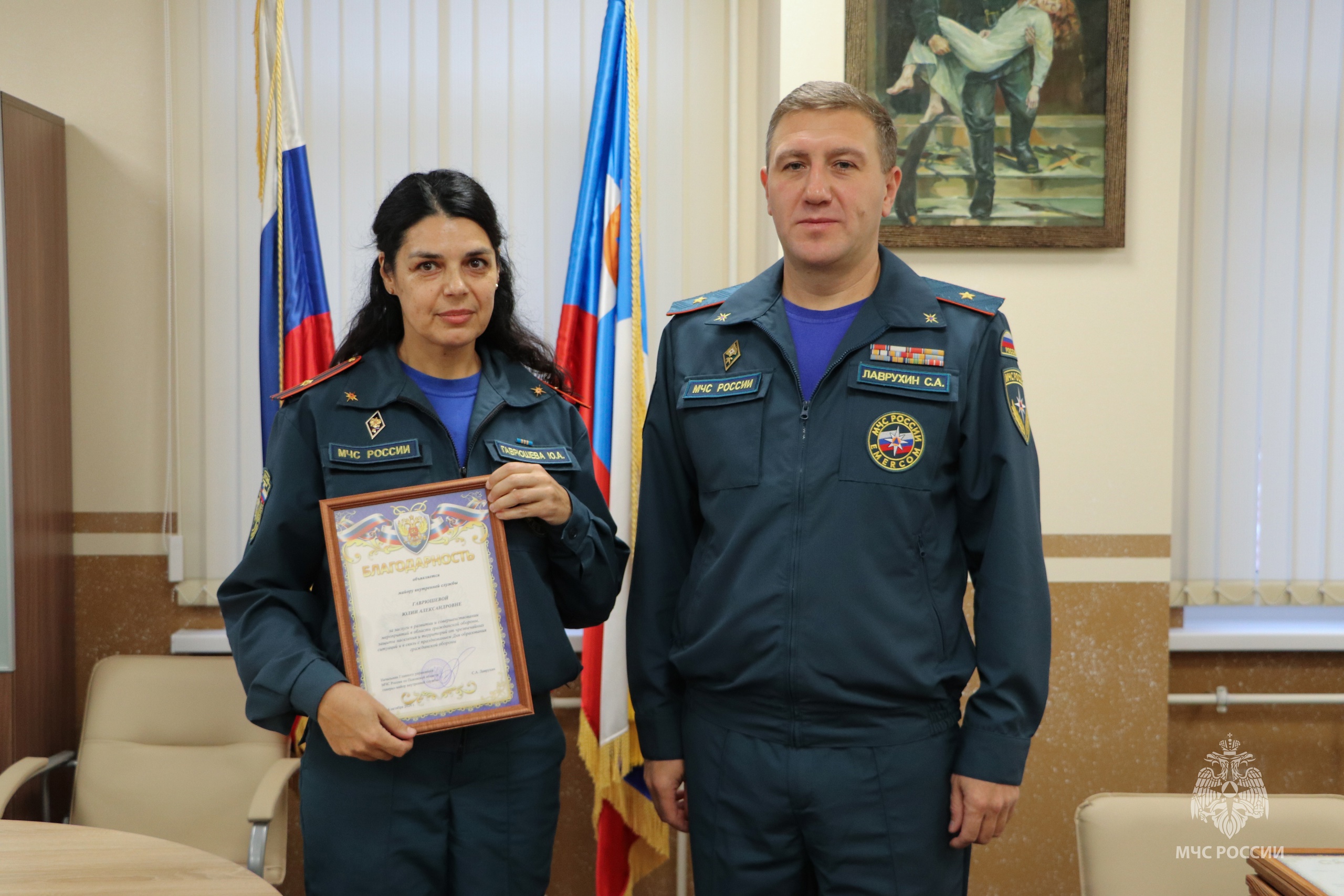 Звания и награды вручили псковским сотрудникам МЧС ко Дню гражданской обороны