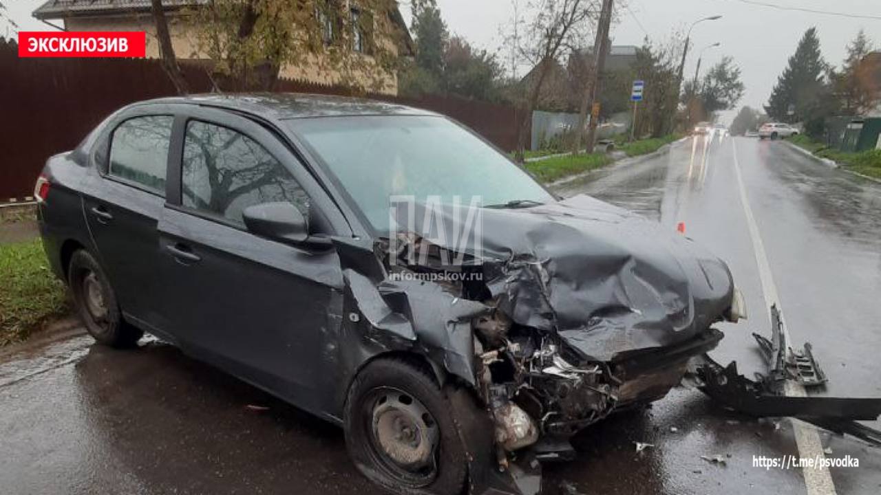 Два человека пострадали при столкновении автомобилей в Великих Луках