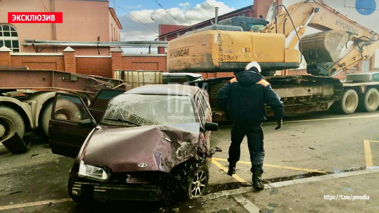 Тройное ДТП произошло в Пскове    