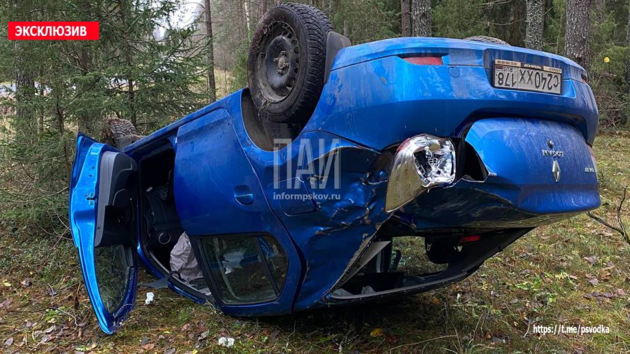 В Псковской области жительница Петербурга пострадала при опрокидывании автомобиля