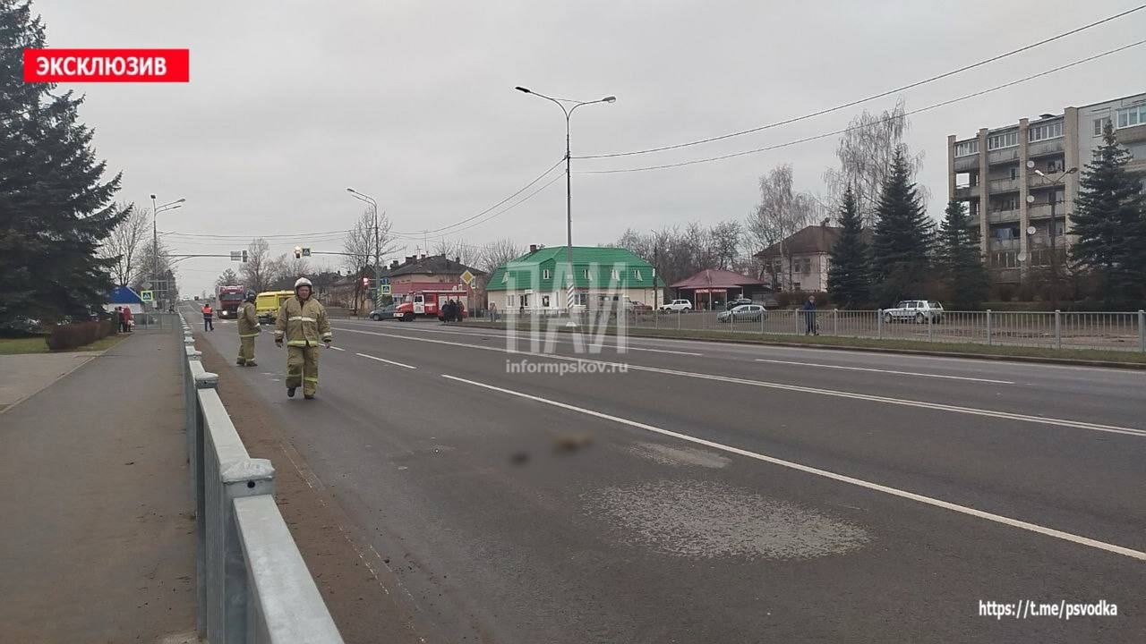 В Псковской области мотоциклисту оторвало руку после столкновения с фурой