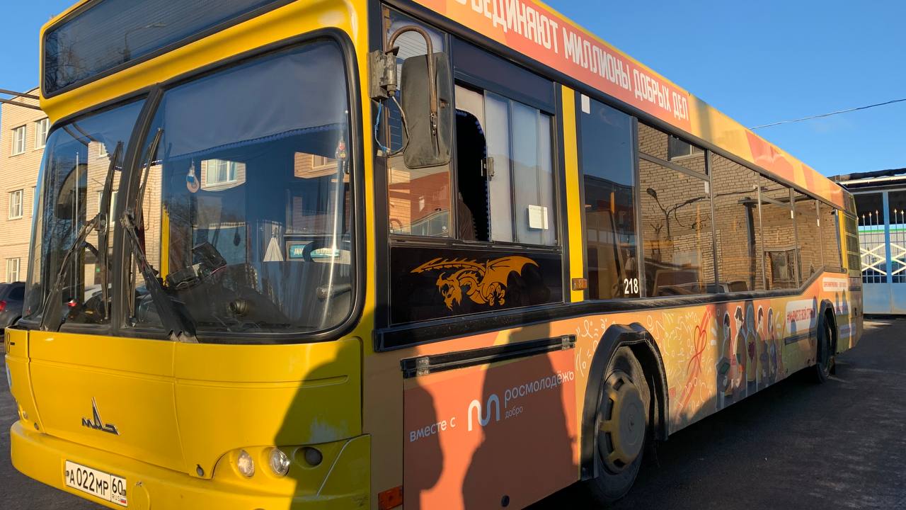 Два брендированных автобуса будут курсировать в Пскове в честь Дня добровольца