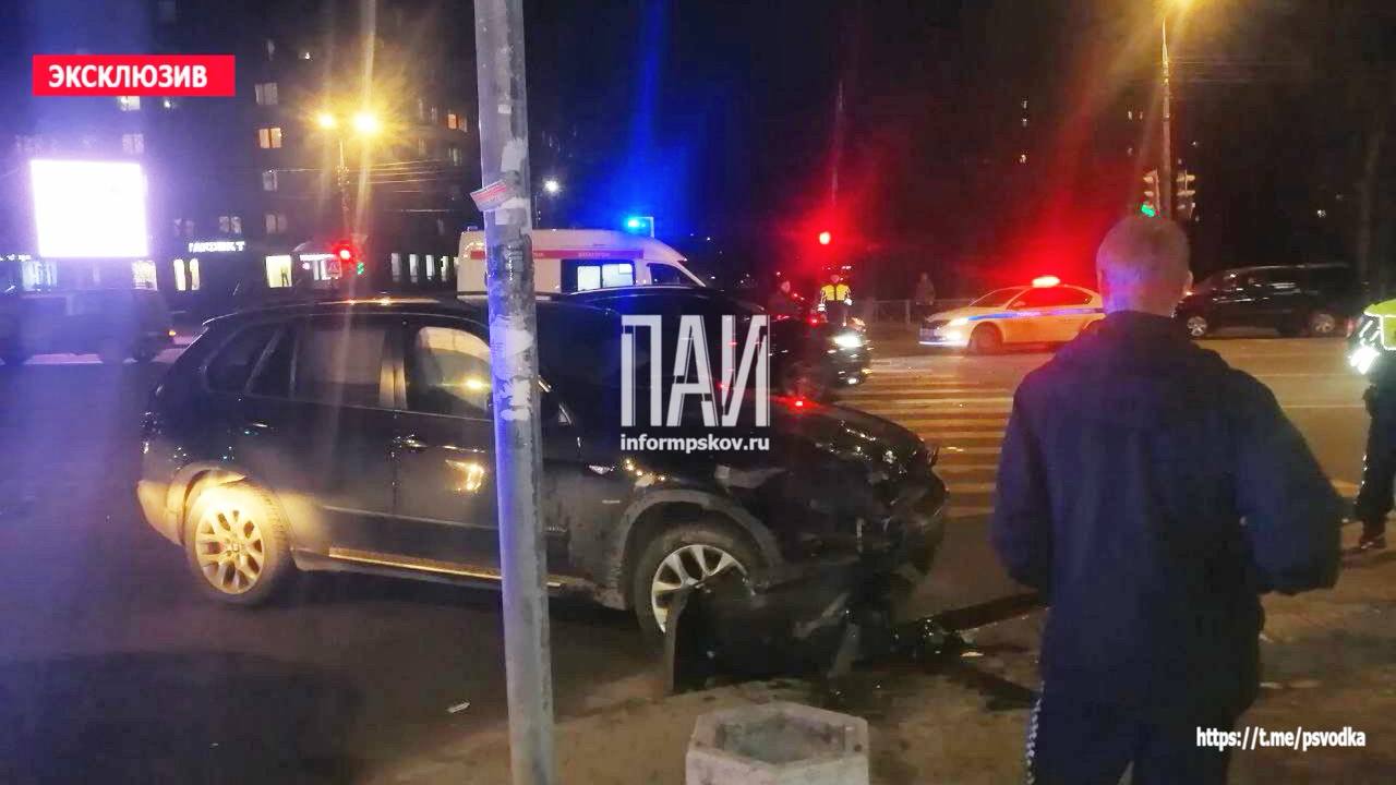 Девушка пострадала в результате ДТП на Рижском проспекте в Пскове
