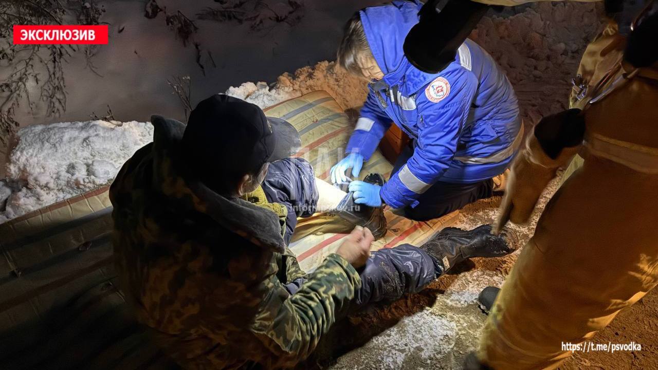 Медики госпитализировали мужчину после падения на перекрёстке в Плюссе