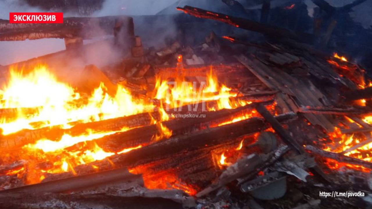Пожар на улице Стахановской в селе Чихачёво Бежаницкого муниципального округа