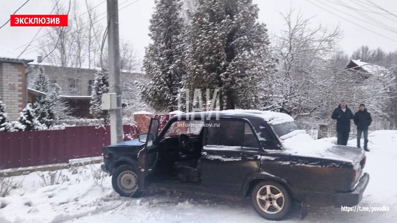 Водитель без прав учинил ДТП с возгоранием подстанции в Пустошке