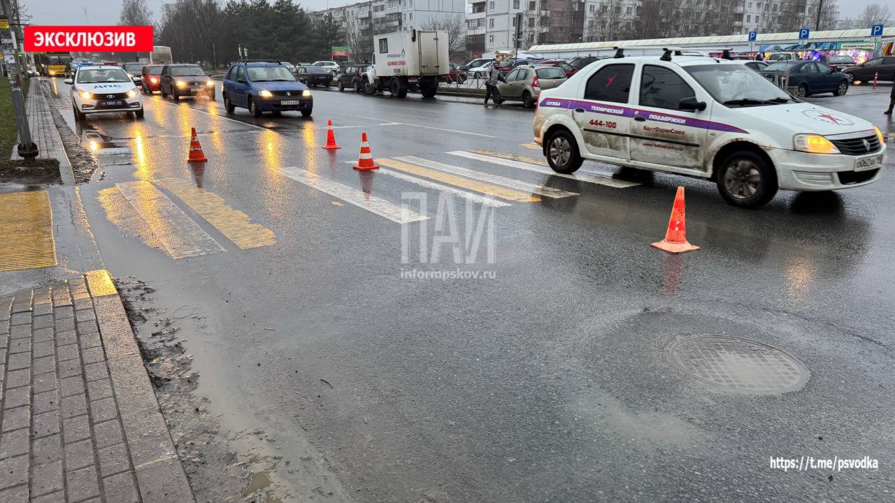 Пенсионера сбили на улице Коммунальной в Пскове