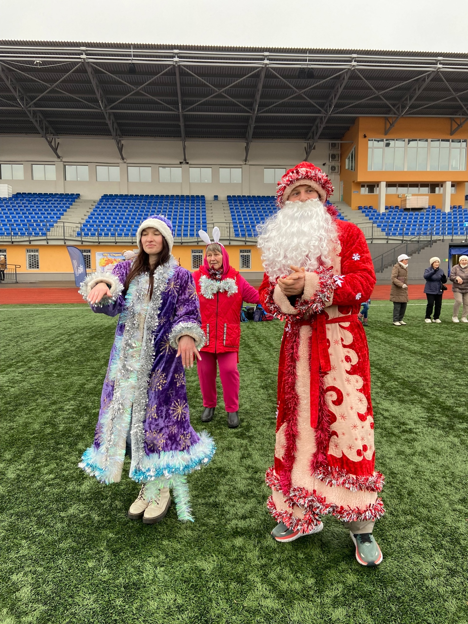 Предновогодняя зарядка с Дедом Морозом прошла в Пскове