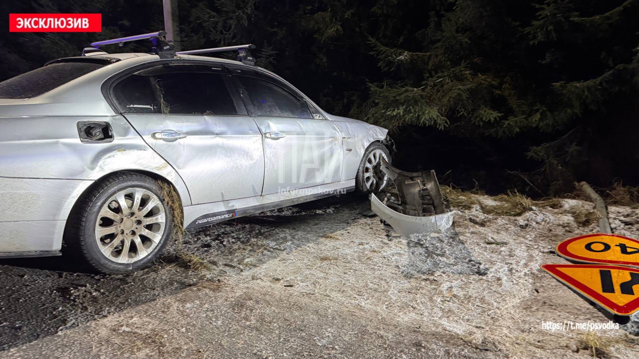 Автомобиль вылетел в кювет в Псковском районе