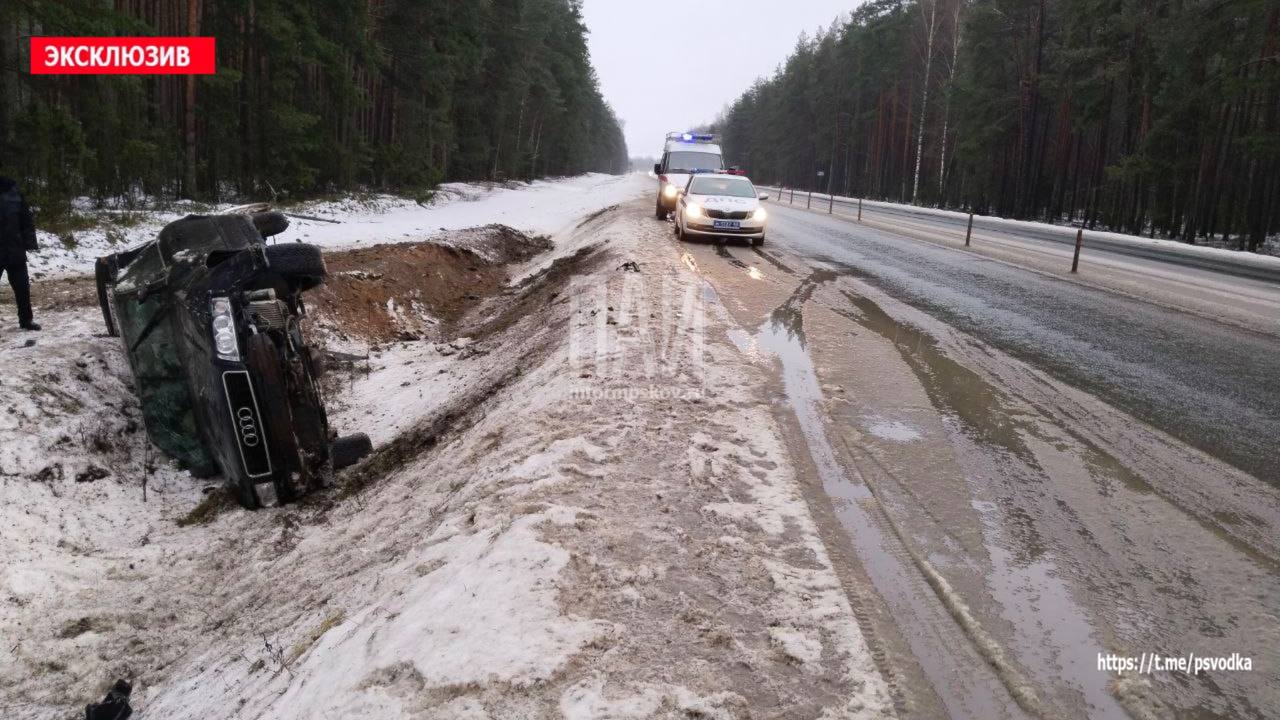 Автомобиль вылетел в кювет в Псковском районе