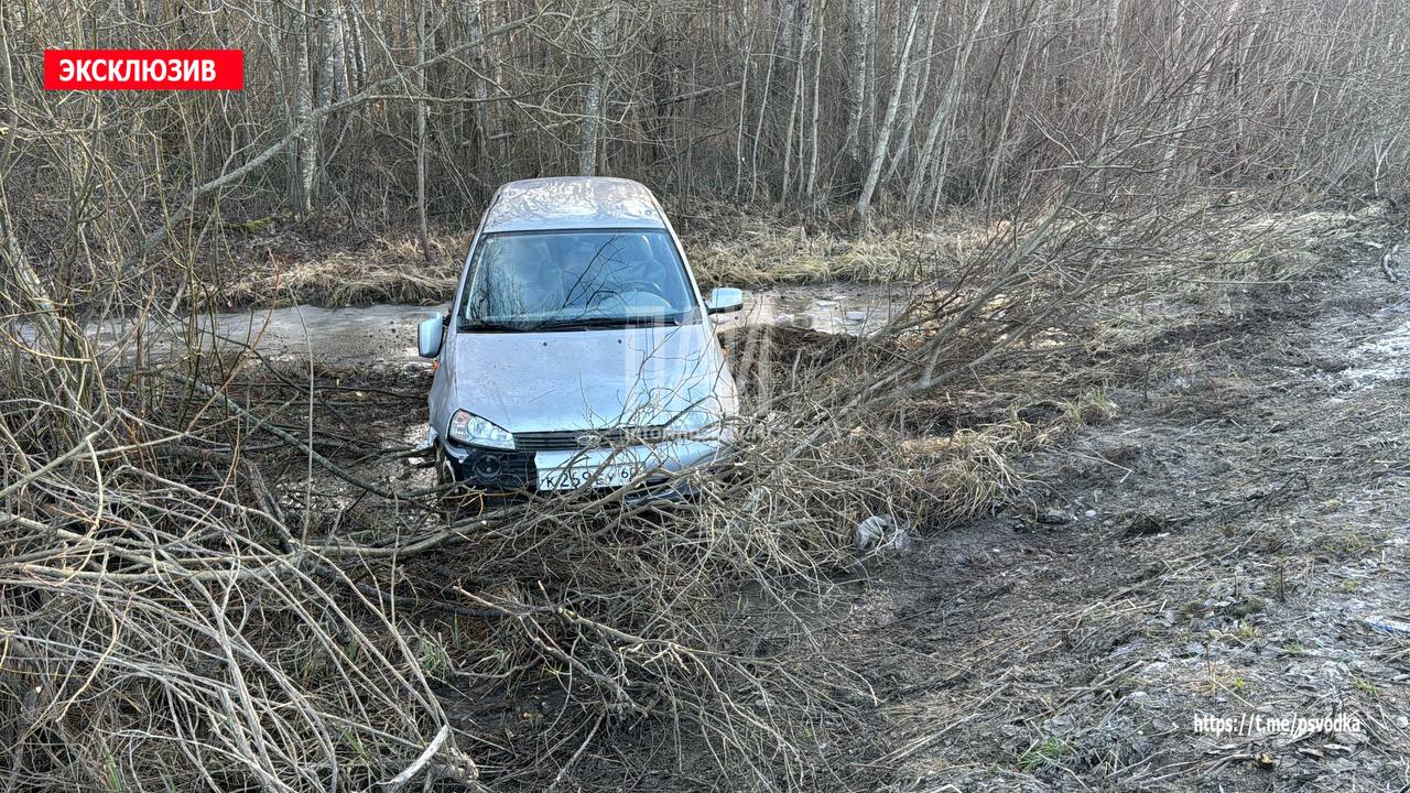Три автомобиля съехали в кювет в Псковском районе