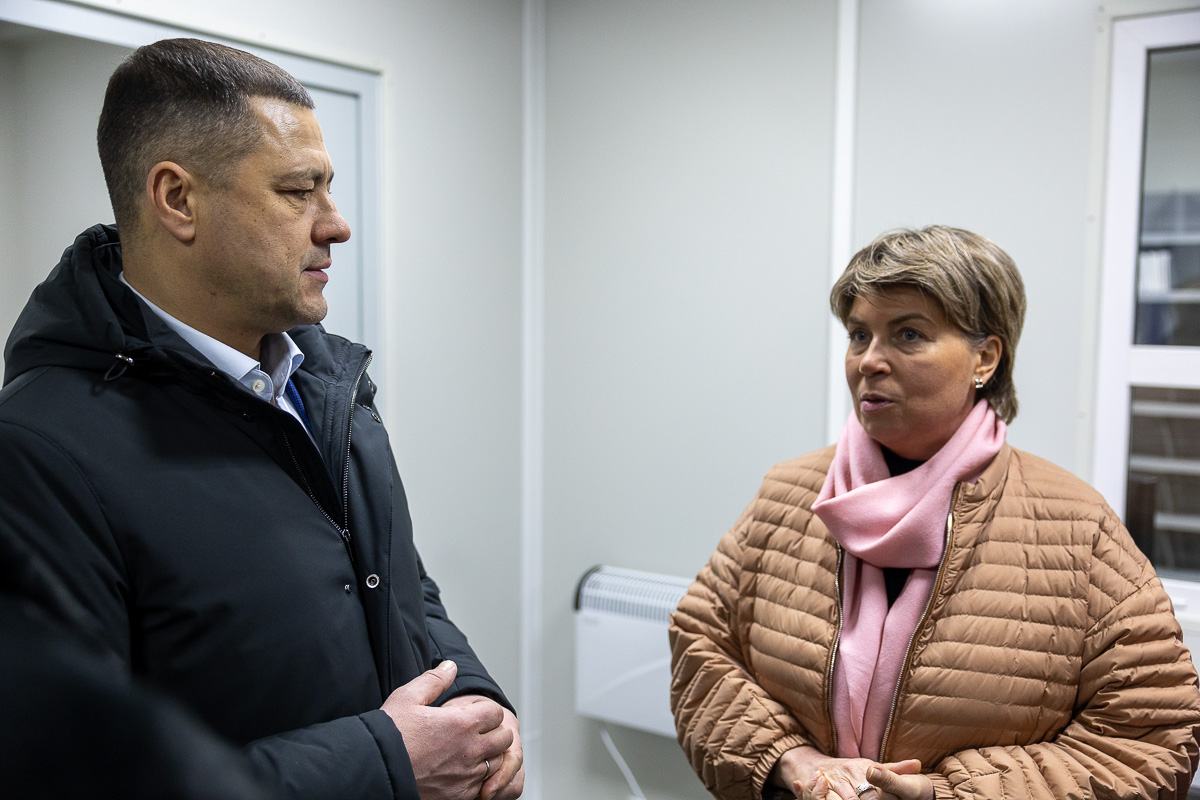 Губернатор Михаил Ведерников пообщался с посетителями новой врачебной амбулатории в Писковичах