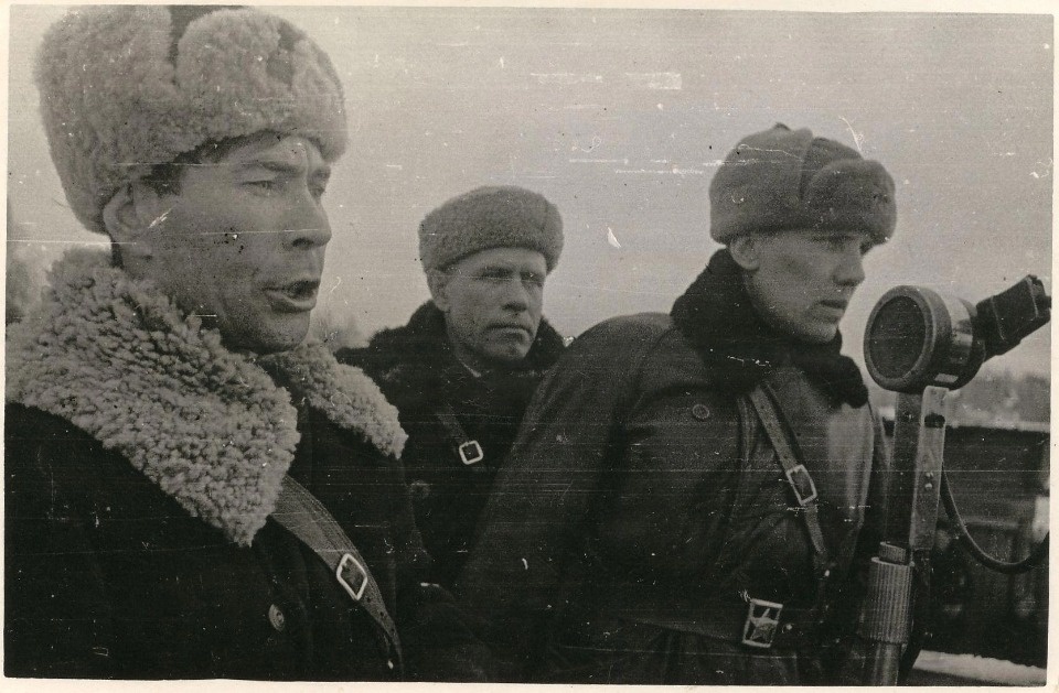 Участники митинга в Гдове