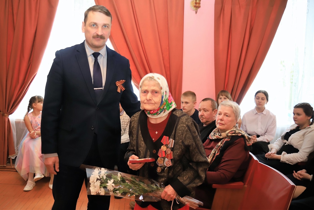 Вручение юбилейных медалей ветеранам