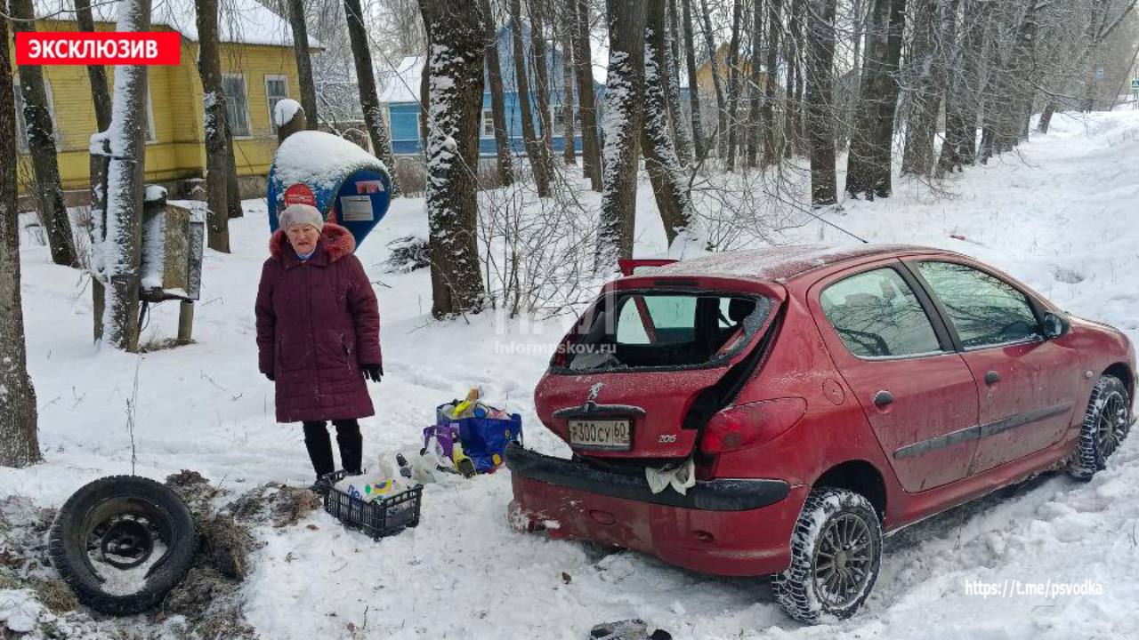 Автомобиль вылетел в кювет после столкновения с «Газелью» в Псковском районе
