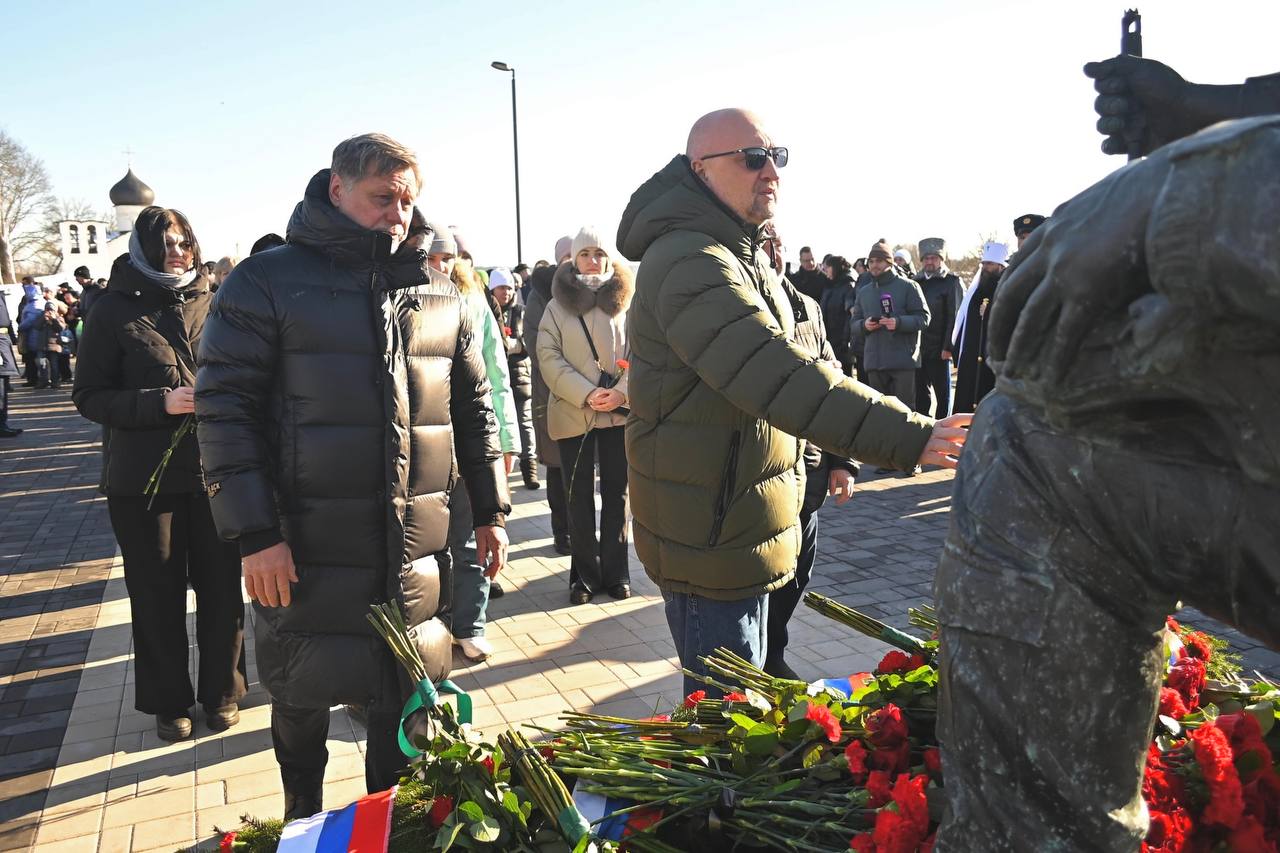 На мемориале в Выбутах почтили память погибших защитников Отечества