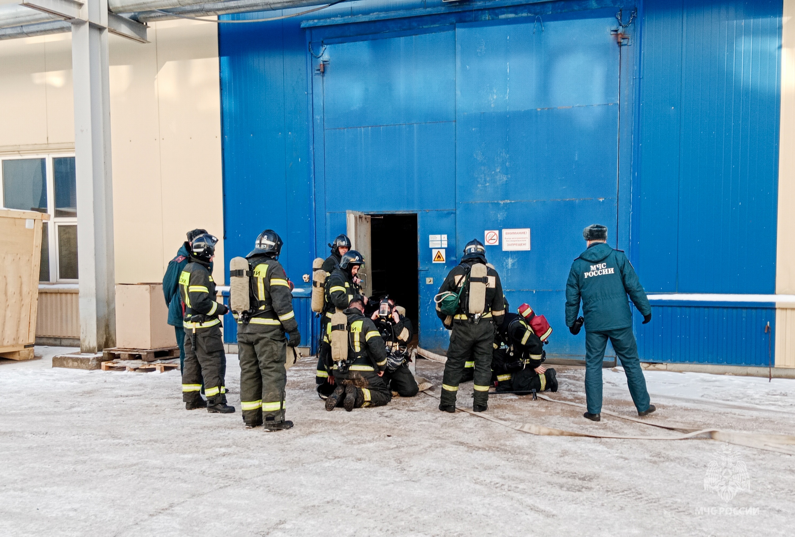 Пожарные учения на заводе в Великих Луках