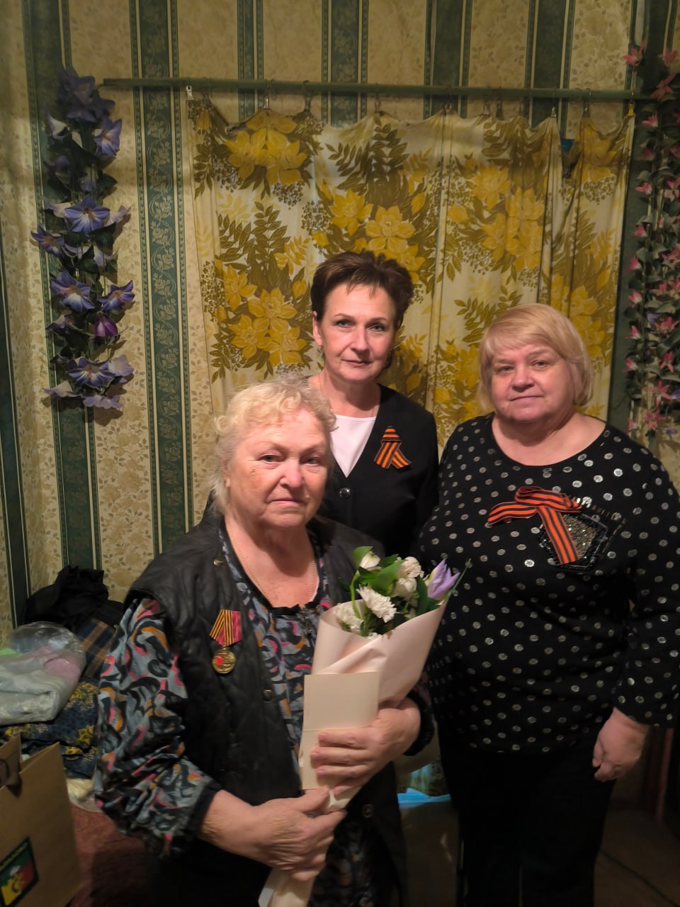 Ещё пять юбилейных медалей вручили ветеранам Пыталовского округа