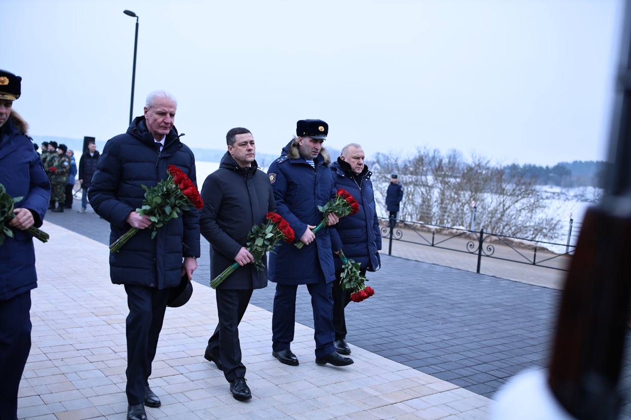 Память десантников 6-й роты почтили у мемориала в Выбутах