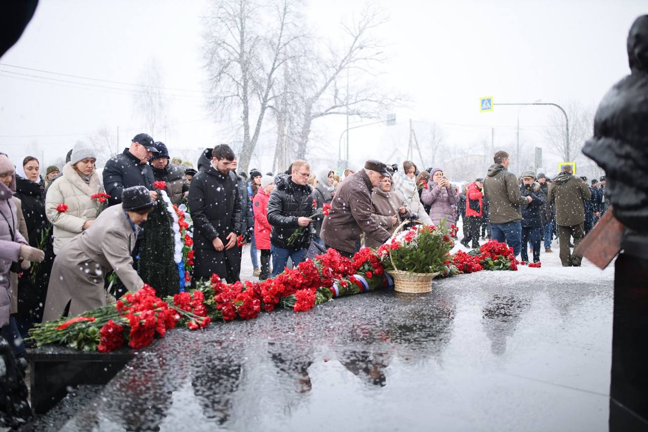 Память десантников 6-й роты почтили у мемориала «Купол» в Черёхе