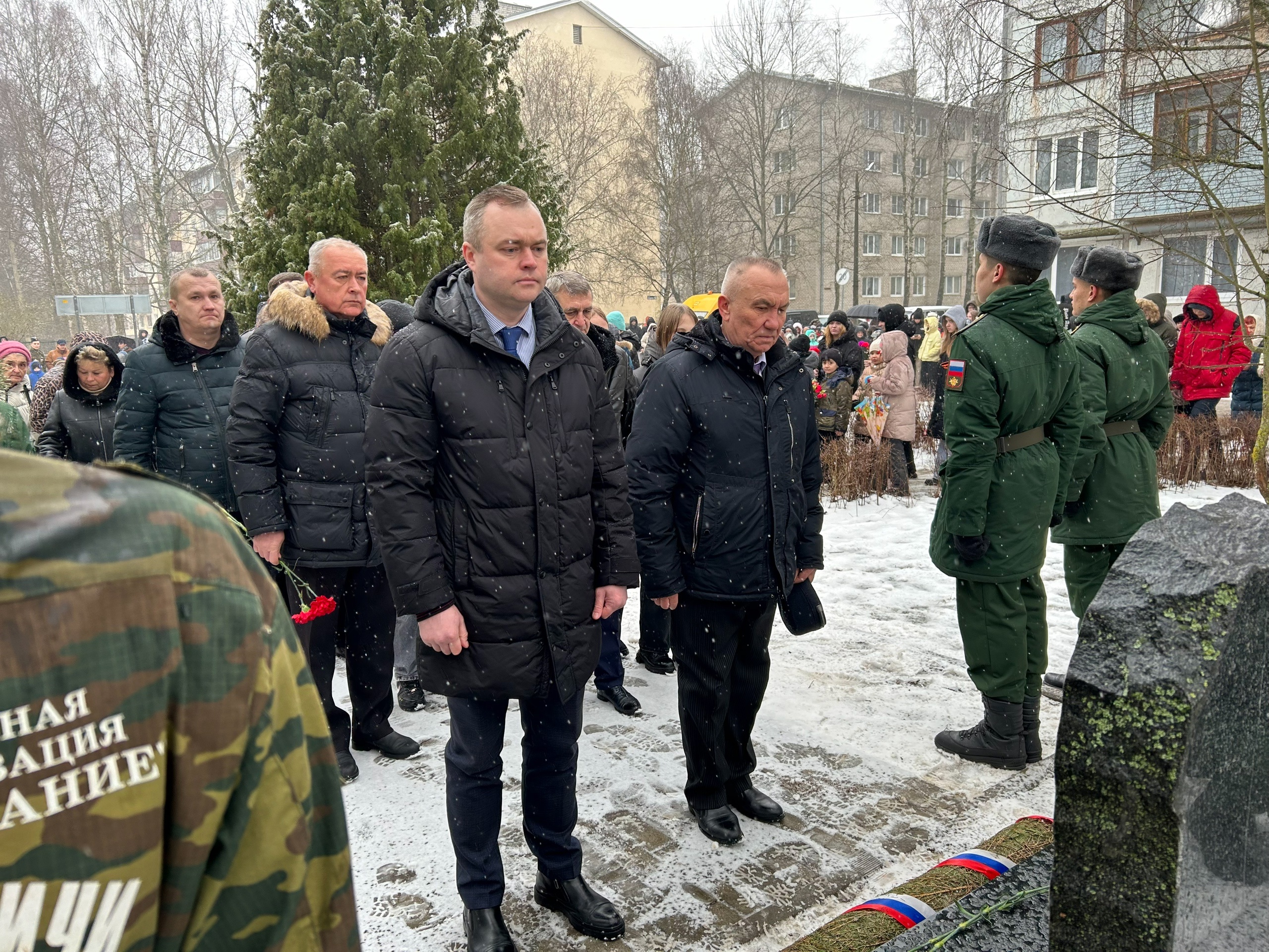 Митинг, посвященный 25-летию подвига десантников 6-й роты, прошел в Острове
