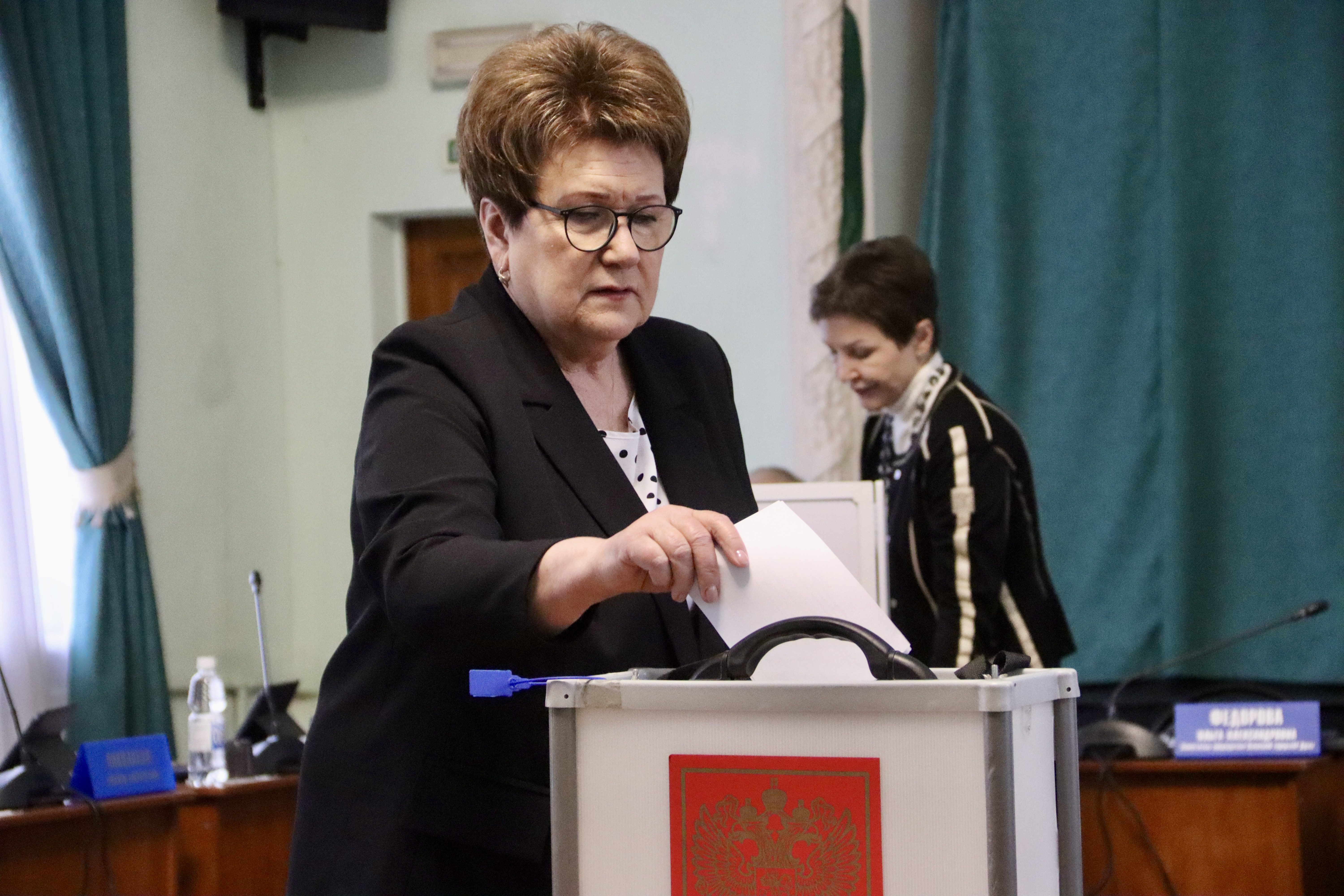 Голосование за кандидатуру на награждение медалью «За заслуги перед Псковом». 