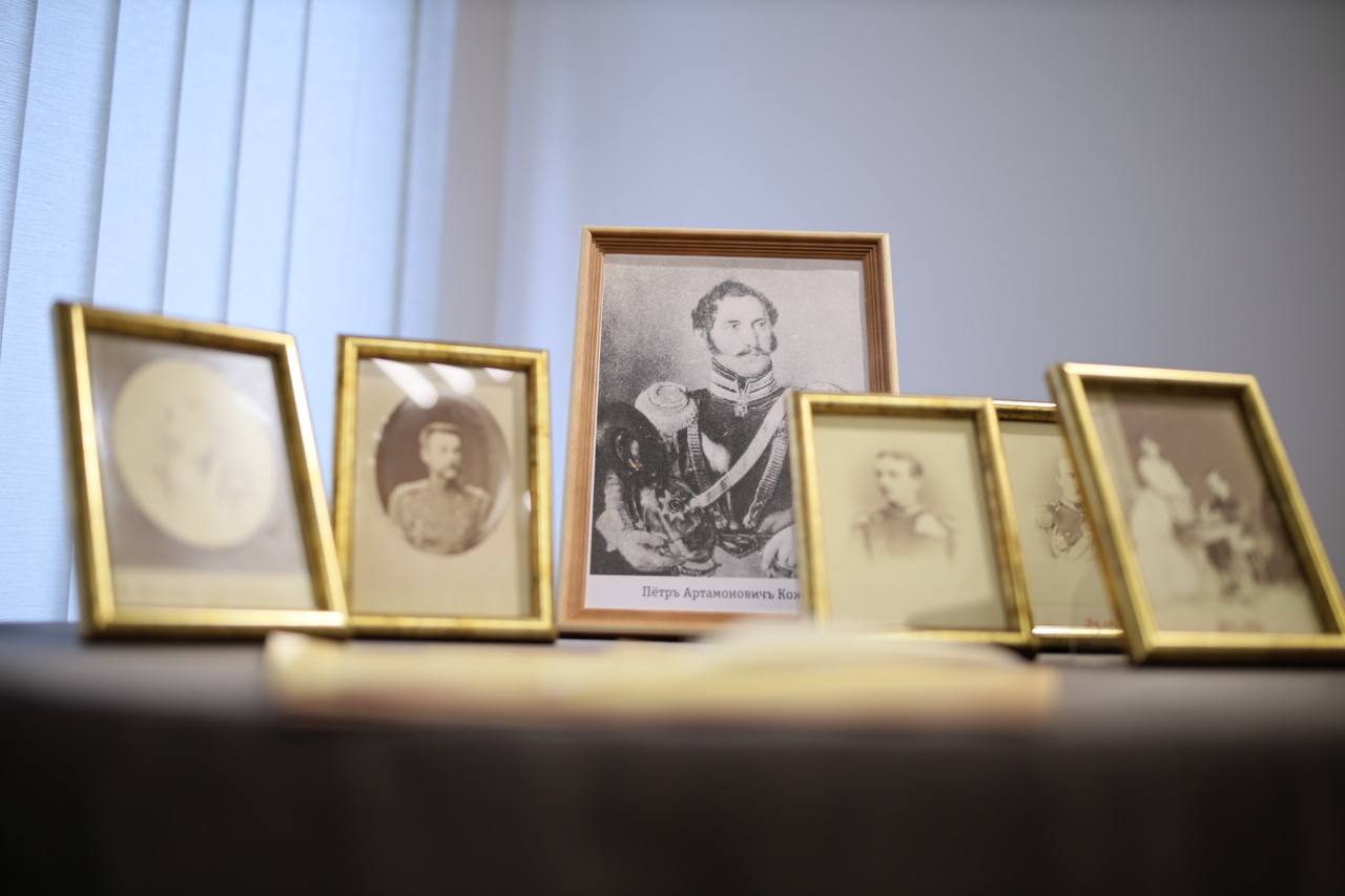 Уникальная выставка «Дворяне – все друг другу родня» открылась в Пскове