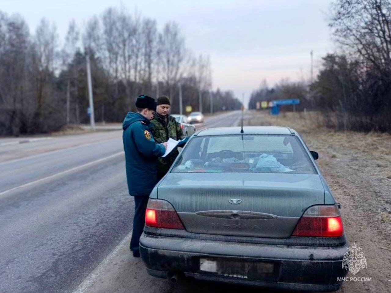 Псковских рыбаков проинспектировали об опасности выхода на лёд