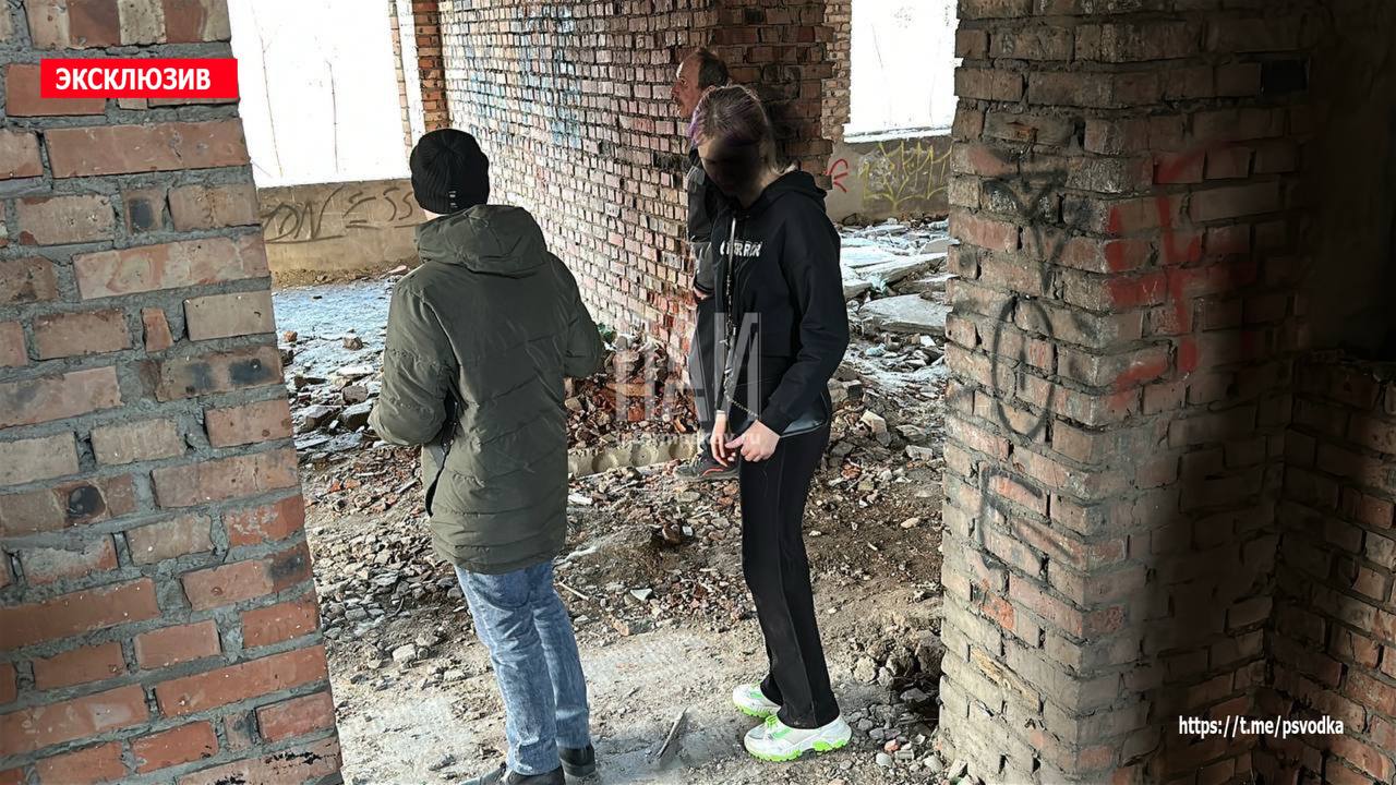 14-летняя школьница упала в шахту заброшенного здания в Великих Луках