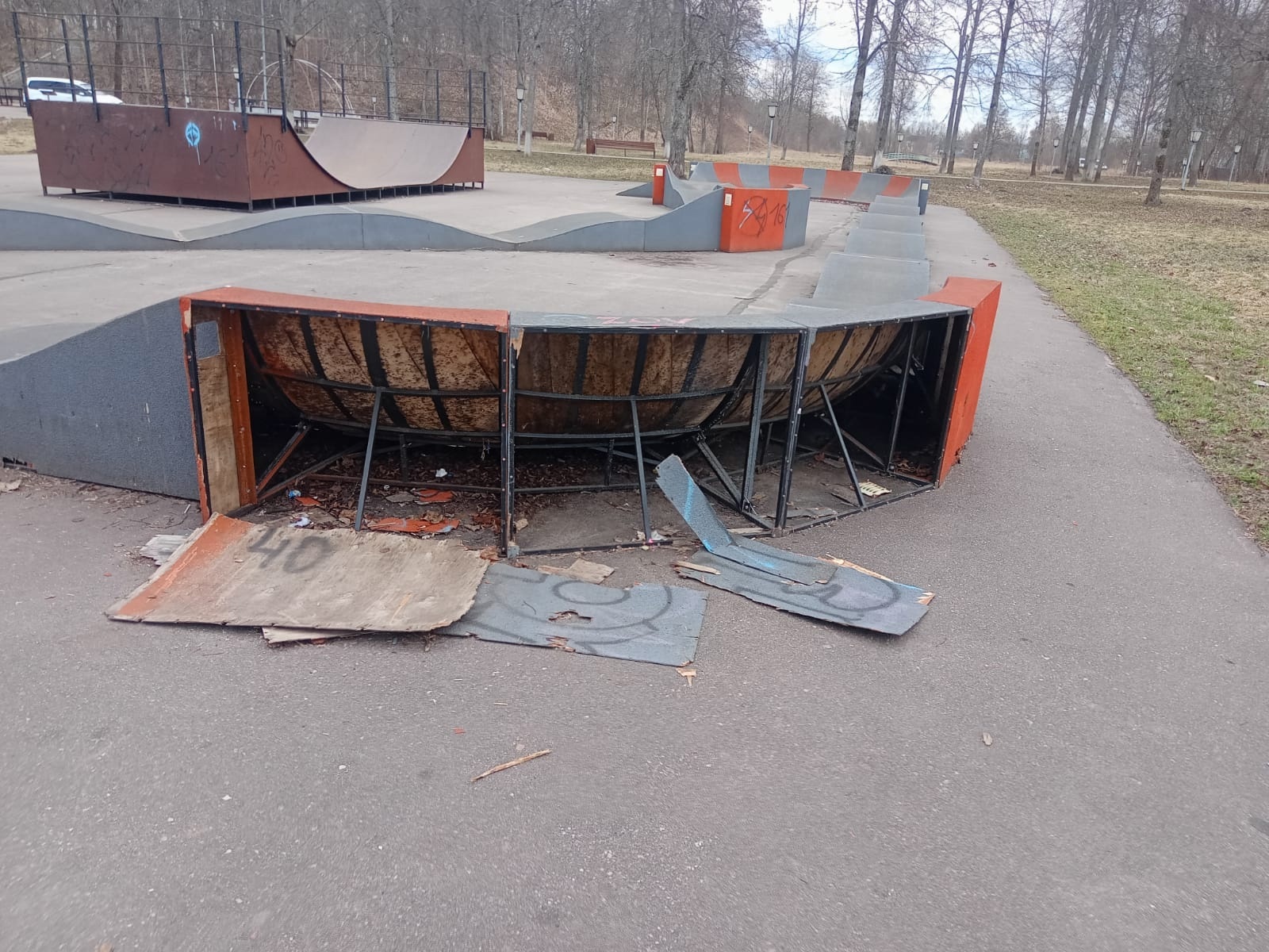 Вандалы разгромили памп-трек в Опочке