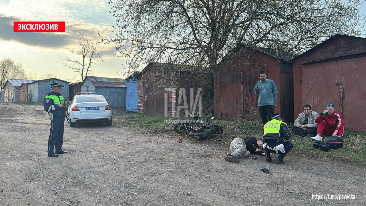 Пьяный мотоциклист госпитализирован после ДТП в Великих Луках