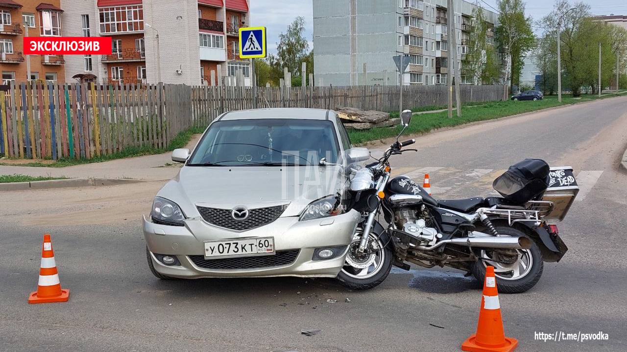 Мотоциклист пострадал при столкновении с автомобилем в Великих Луках