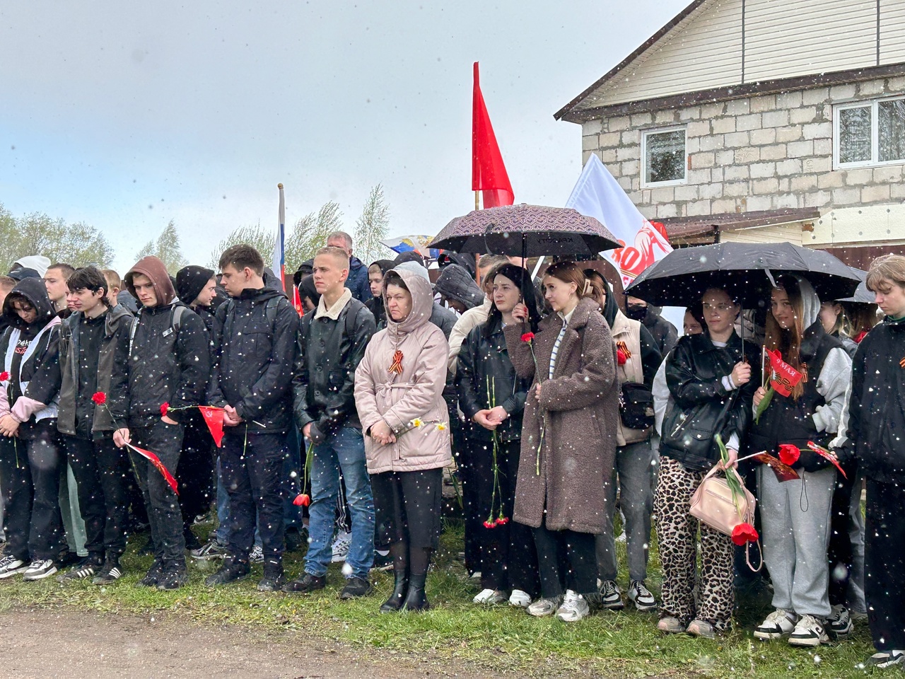 Траурный митинг в островской деревне 